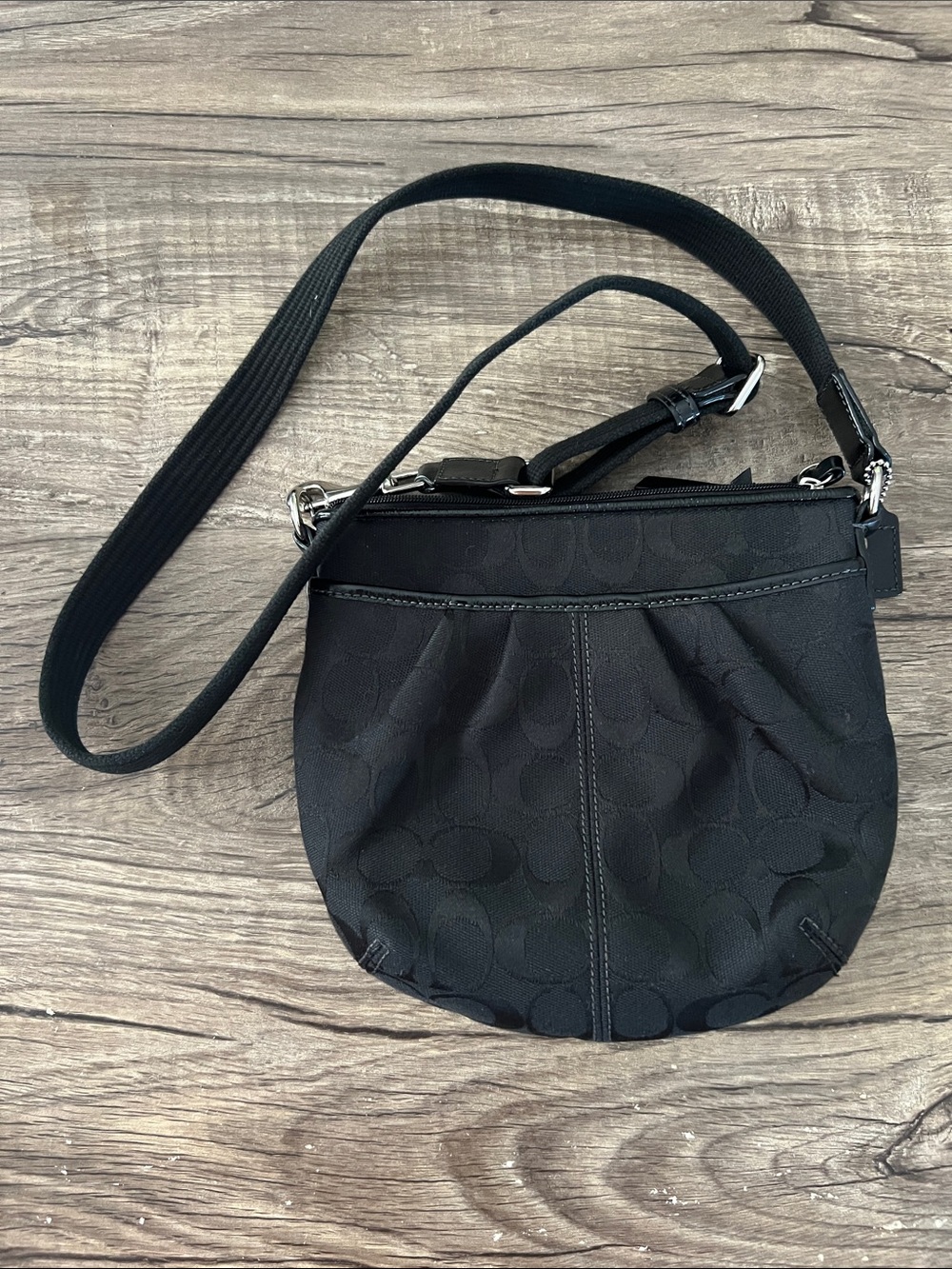 Coach Signature Black Jacquard Pleated Crossbody Bag Swingpack
